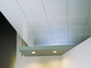Плитка для потолка из пенопласта и ее особенности