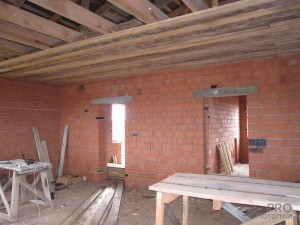 Черновой потолок по деревянным балкам: варианты исполнения